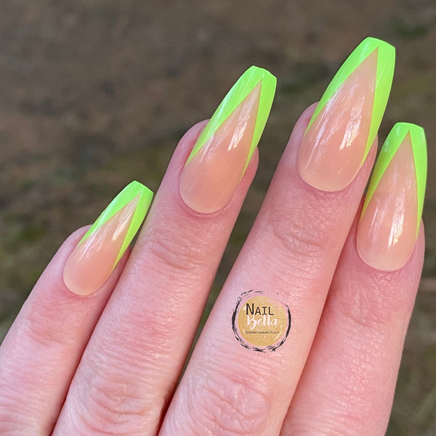 Green V-Shape long Coffin Press On Nails with glue 24 piece Fake Nail False Nail
