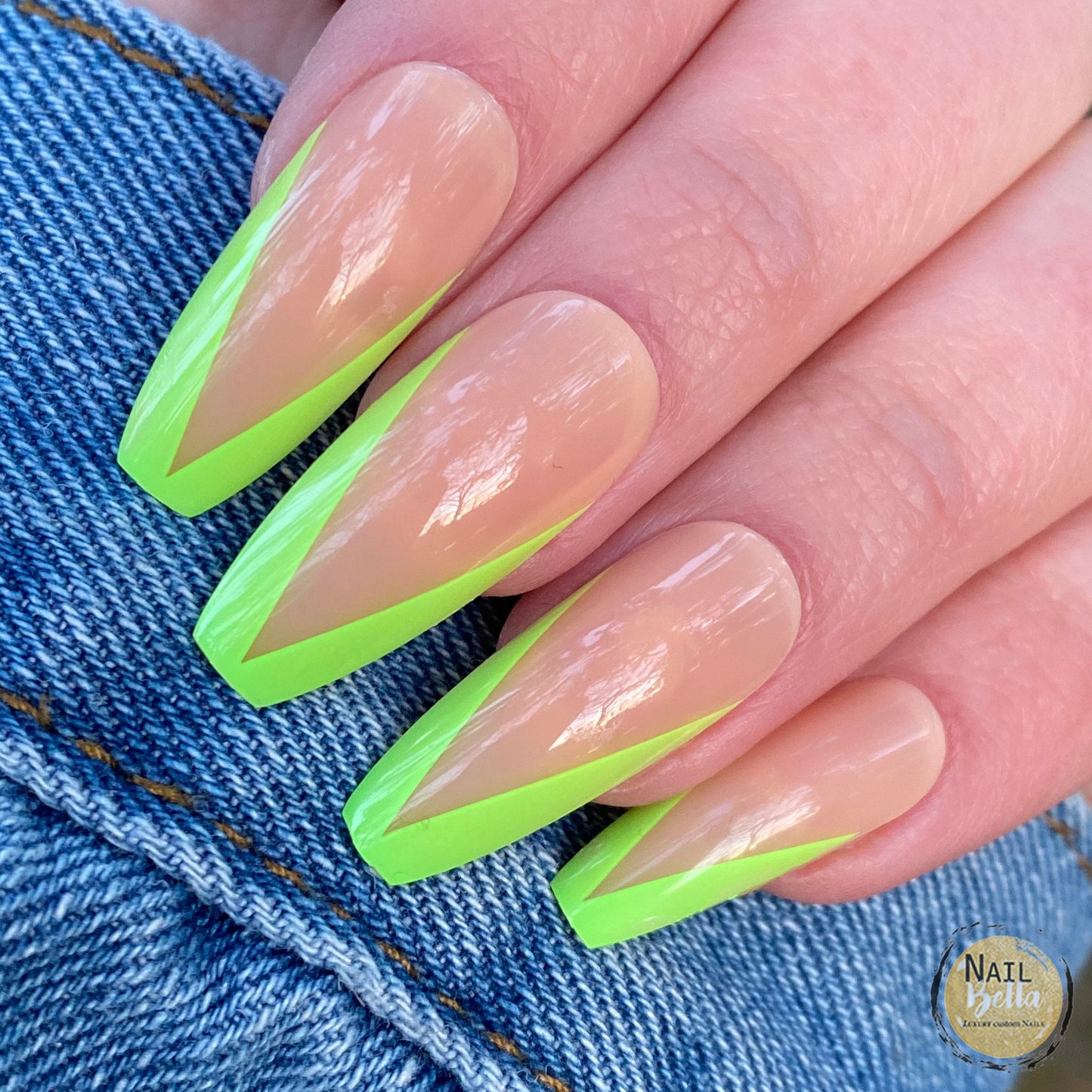 Green V-Shape long Coffin Press On Nails with glue 24 piece Fake Nail False Nail