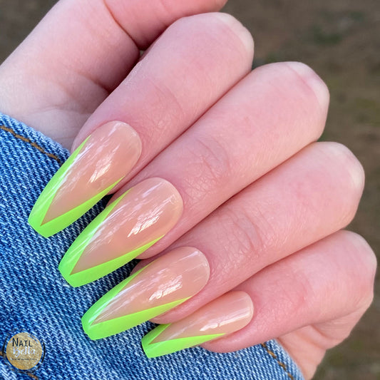 Green V-Shape long Coffin Press On Nails with glue 24 piece Fake Nail False Nail